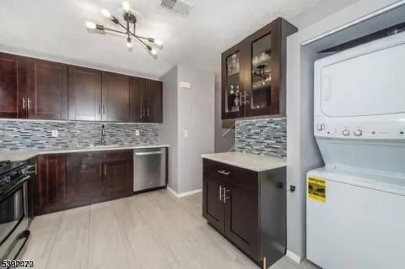 216 Woods Edge Drive Succasunna, NJ 07876 - Photo 9 of 13 a kitchen with a stove and a refrigerator