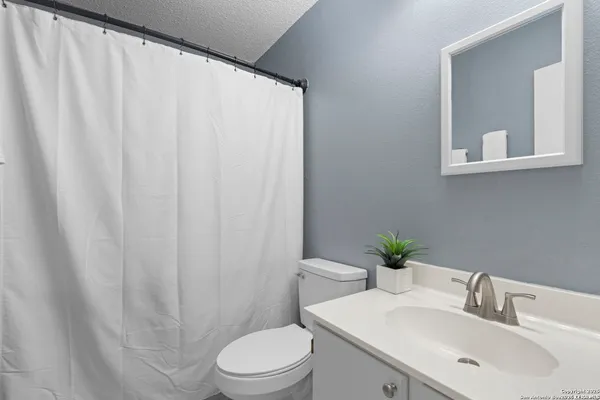 $1,600 | 3315 Glacier Lake, San Antonio, TX 78222