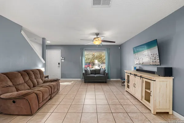 $1,600 | 3315 Glacier Lake, San Antonio, TX 78222