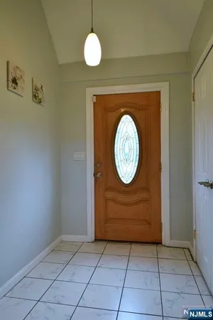 $3,950 | 628 River Road, Teaneck, NJ 07666