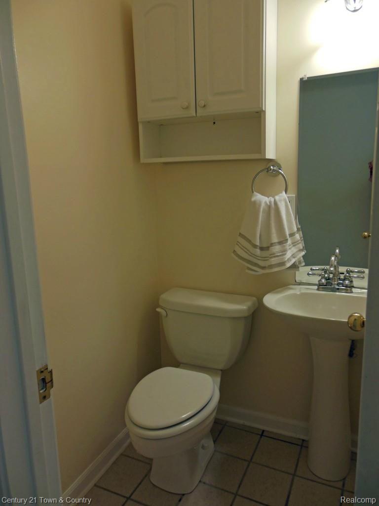 42 Eagle Ridge Road Lake Orion, MI 48360 - Photo 8 of 30 9. Powder Room