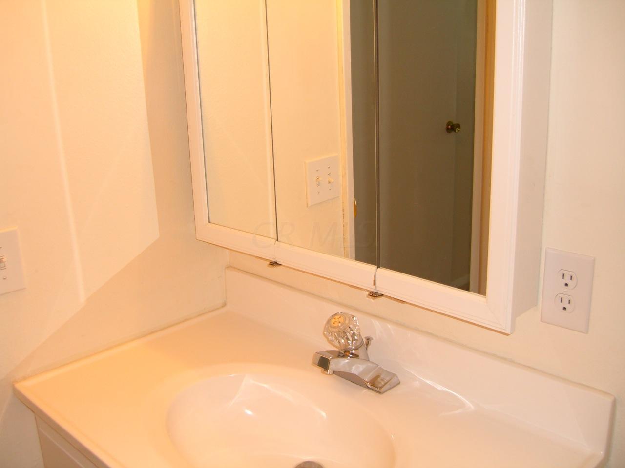 3806 Adell Road Columbus, OH 43228 - Photo 5 of 14 Gallery Image 5