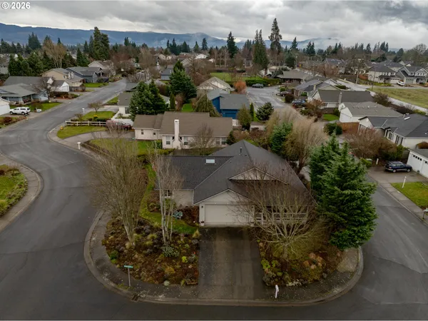 $705,000 | 3653 Park Pl Loop, Hood River, OR 97031