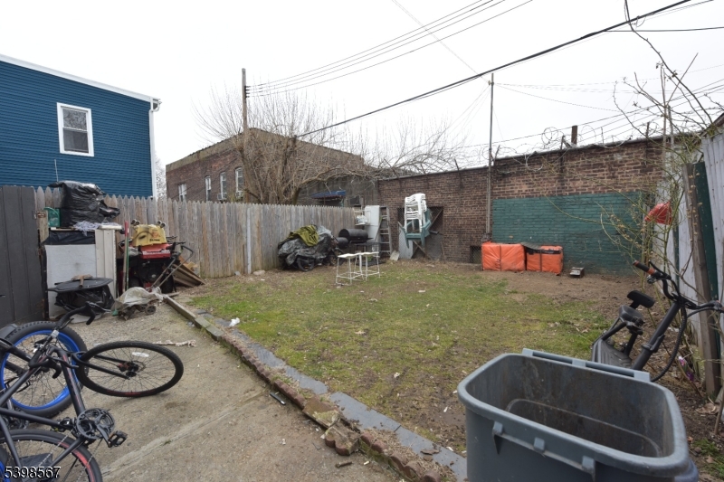 240 Clinton Avenue Jersey City, NJ 07304 - Photo 13 of 14 a backyard of a house with table and chairs