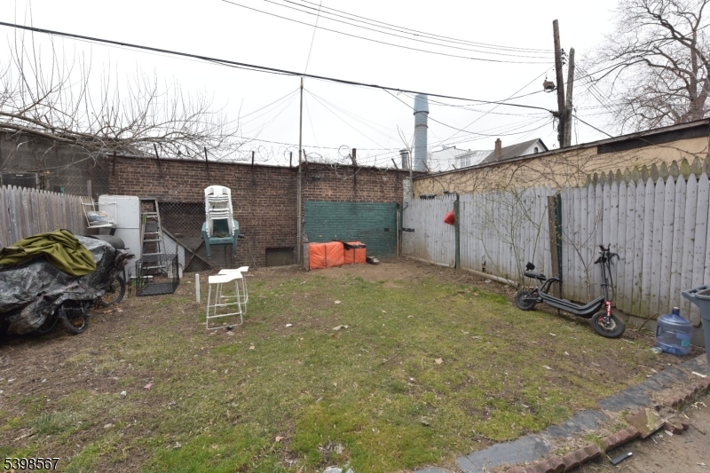 240 Clinton Avenue Jersey City, NJ 07304 - Photo 14 of 14 a backyard of a house with table and chairs