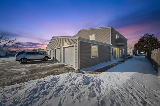 $179,500 | 7656 159th Place, Unit 30, Tinley Park, IL 60477