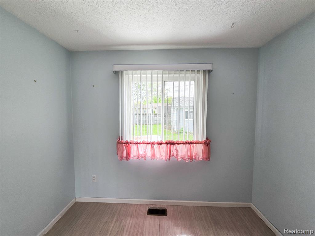 12929 Matthews Street Carleton, MI 48117 - Photo 27 of 64