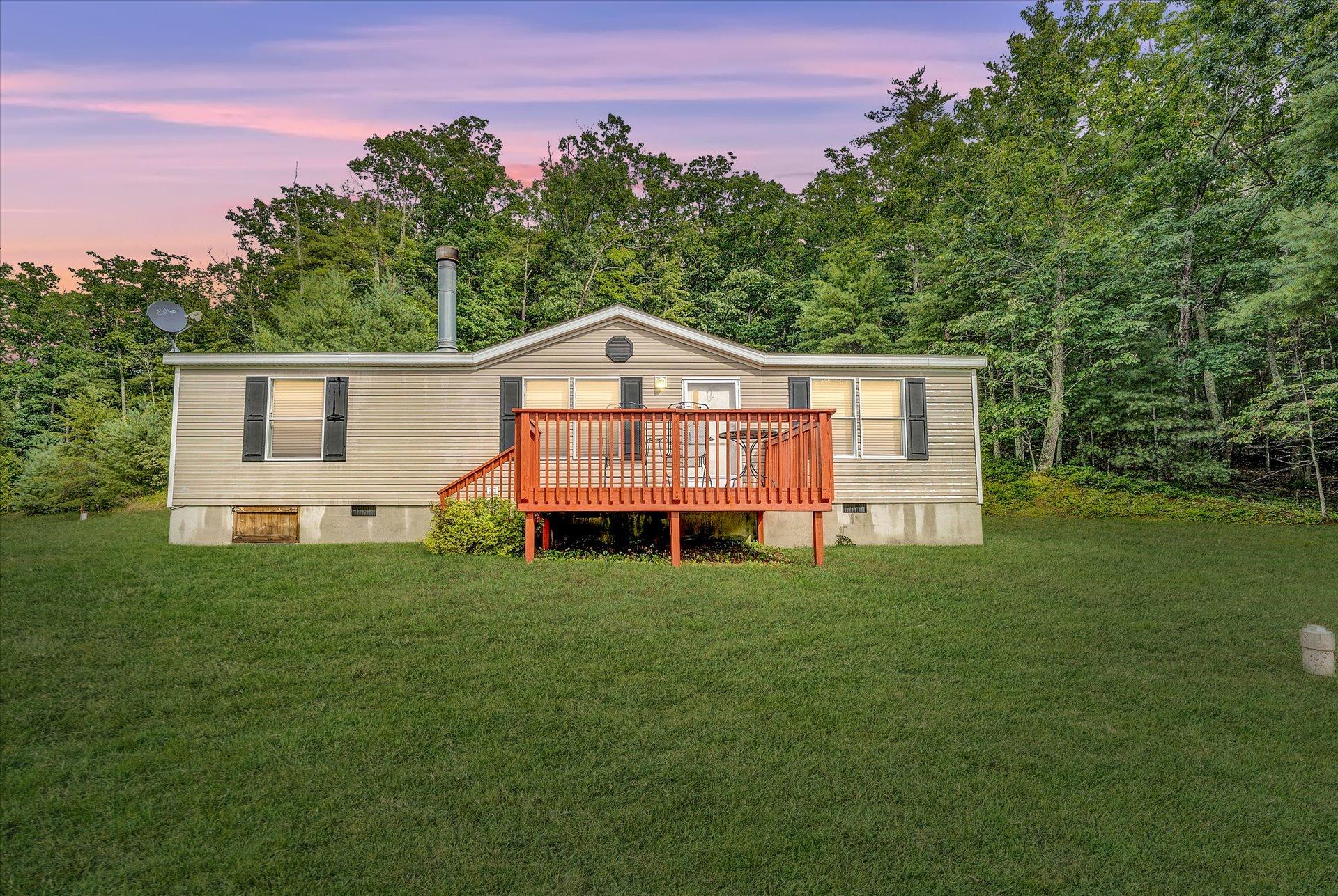 a view of a house with a yard