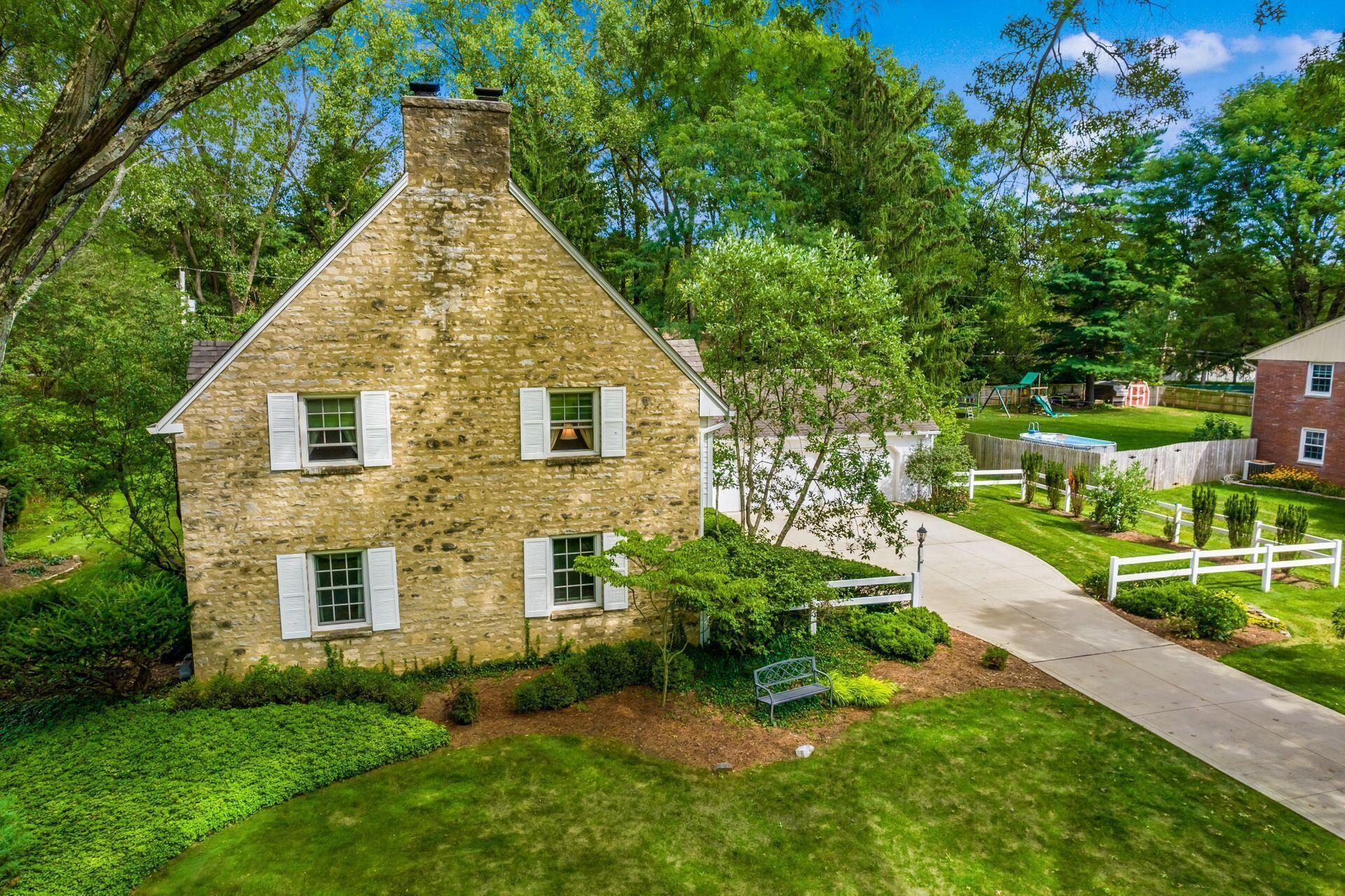 628 Old Farm Road Columbus, OH 43213 - Photo 60 of 71 Front Drone