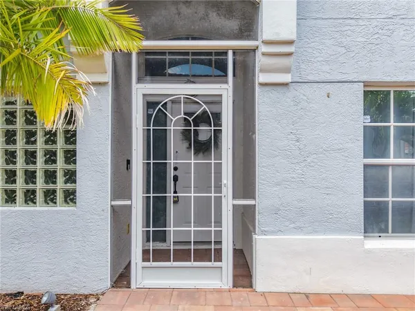 $2,800 | 351 Pindo Palm Drive, Naples, FL 34104