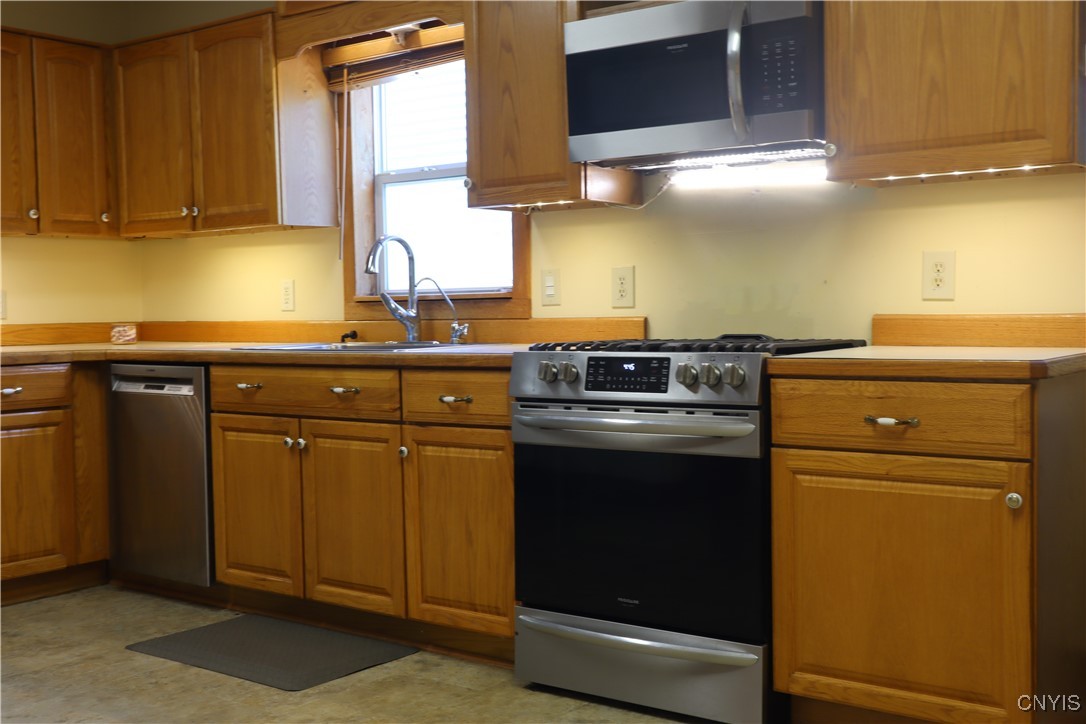 633 West Thomas Street Rome, NY 13440 - Photo 3 of 22