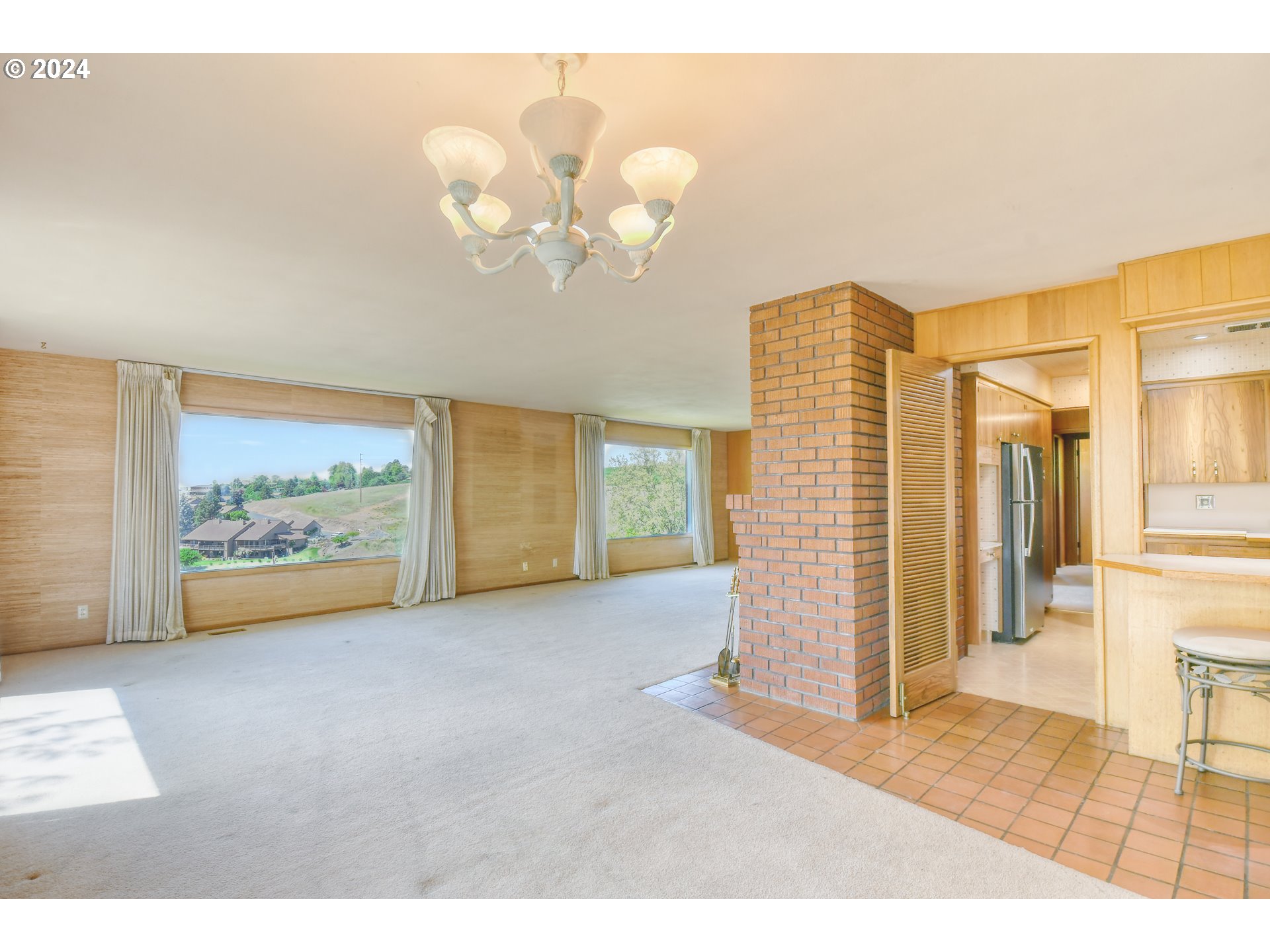 405 Northwest Johns Lane Pendleton, OR 97801 - Photo 11 of 48 a view of an empty room with a window
