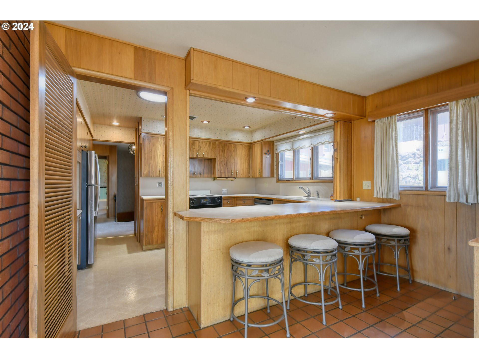 405 Northwest Johns Lane Pendleton, OR 97801 - Photo 13 of 48 a dining room with stainless steel appliances granite countertop a table and chairs