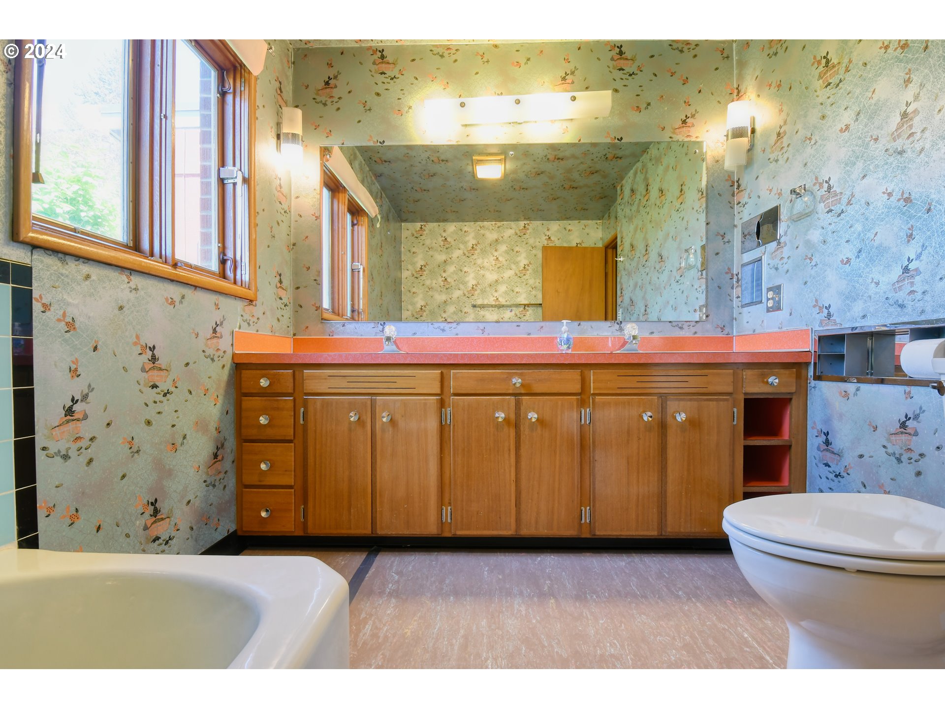 405 Northwest Johns Lane Pendleton, OR 97801 - Photo 21 of 48 a bathroom with a sink a mirror and a toilet