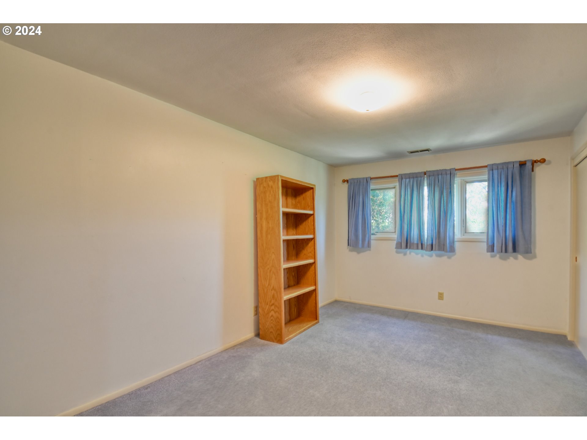 405 Northwest Johns Lane Pendleton, OR 97801 - Photo 27 of 48 a view of an empty room with a window