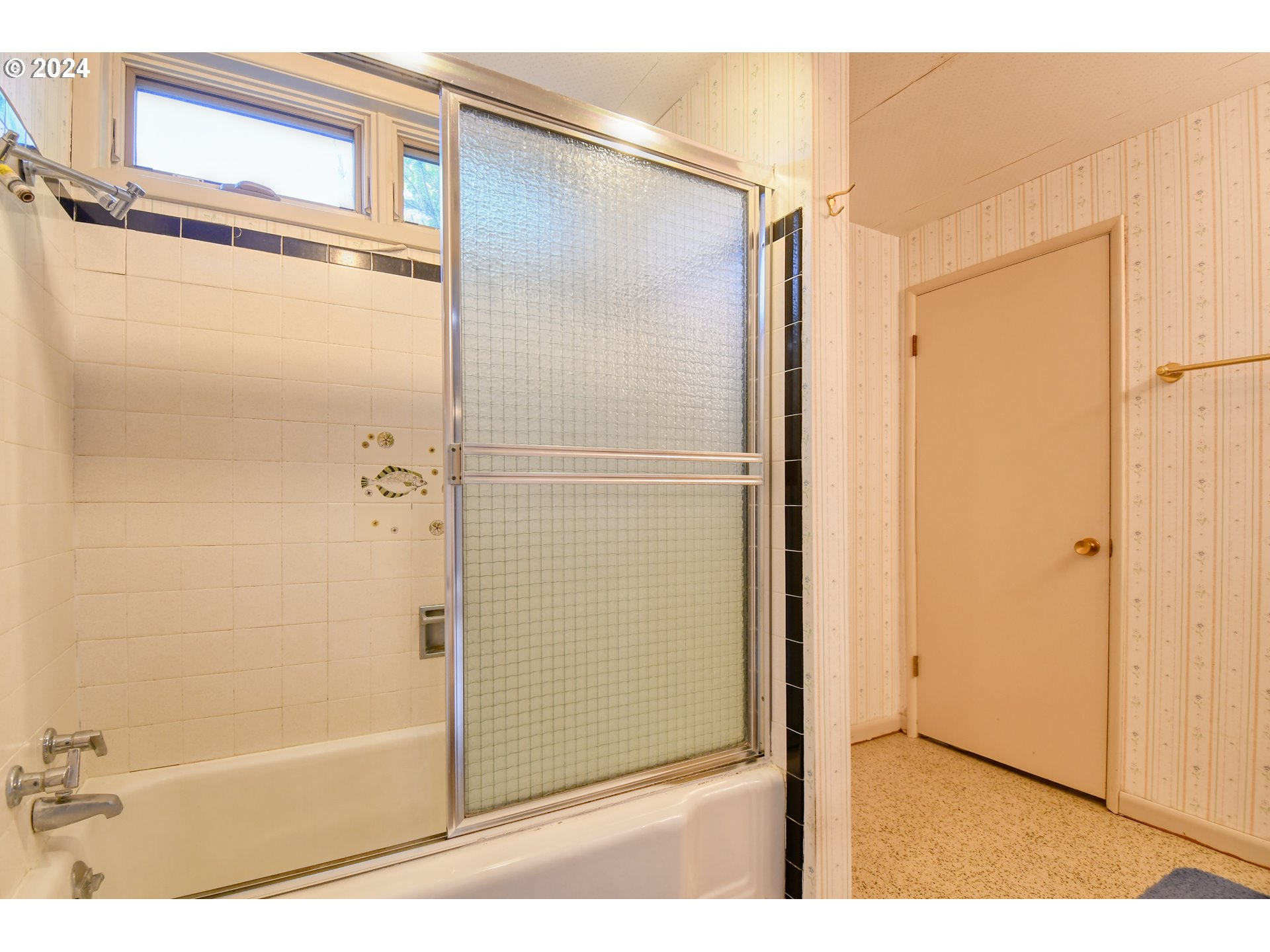 405 Northwest Johns Lane Pendleton, OR 97801 - Photo 29 of 48 a bathroom with a shower and a glass door
