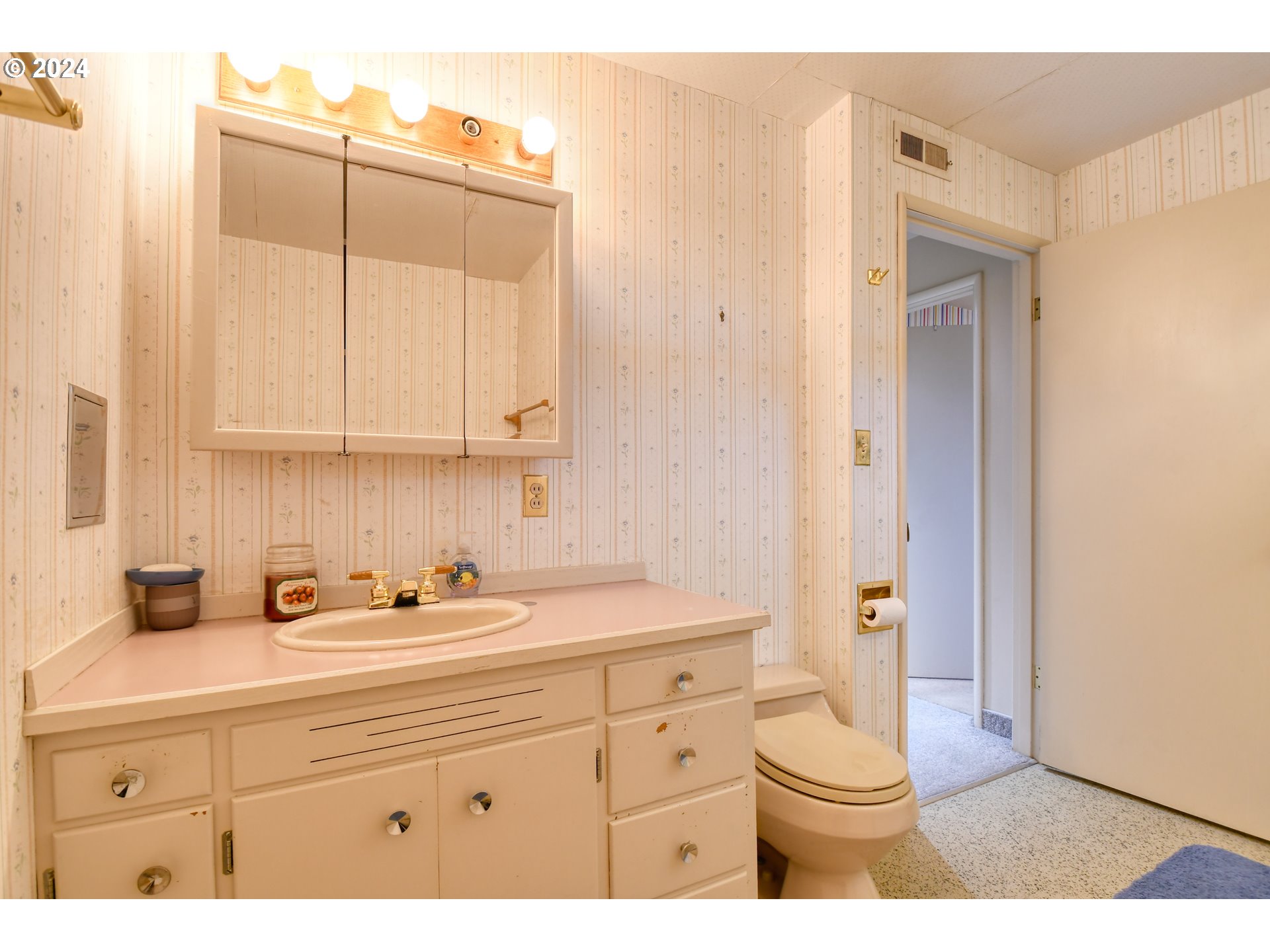405 Northwest Johns Lane Pendleton, OR 97801 - Photo 30 of 48 a bathroom with a sink a toilet and shower