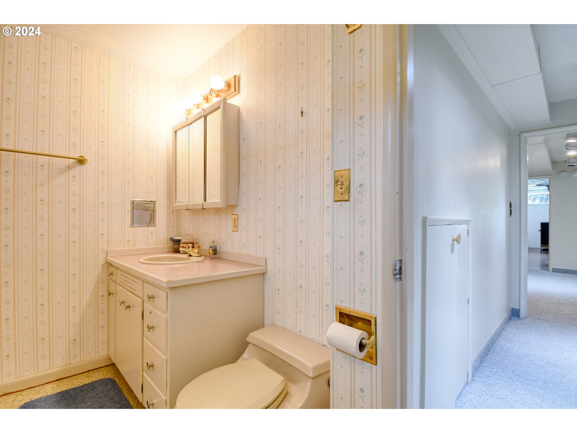 405 Northwest Johns Lane Pendleton, OR 97801 - Photo 31 of 48 a bathroom with a sink a mirror and a shower