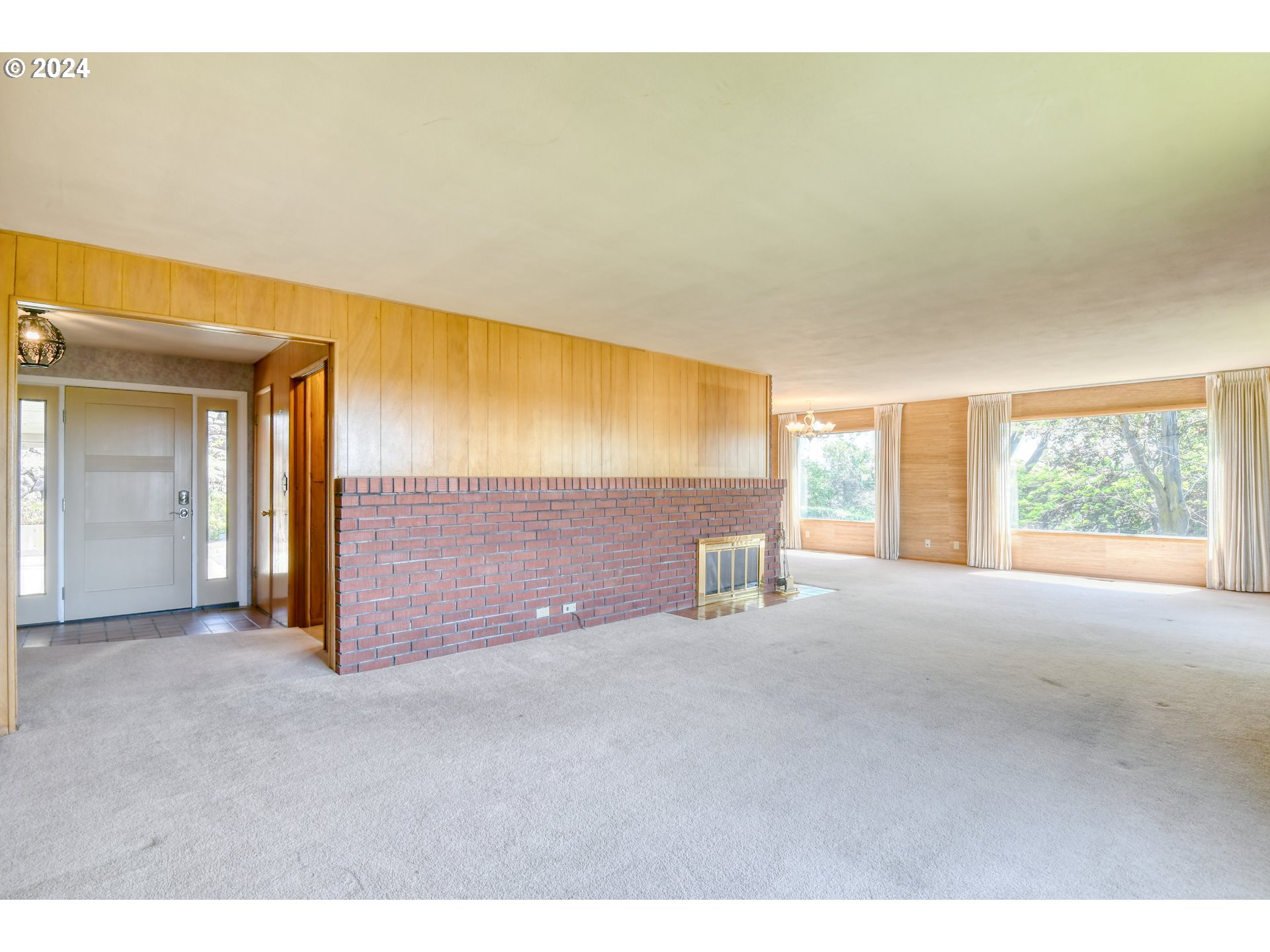 405 Northwest Johns Lane Pendleton, OR 97801 - Photo 6 of 48 a view of an empty room with a window