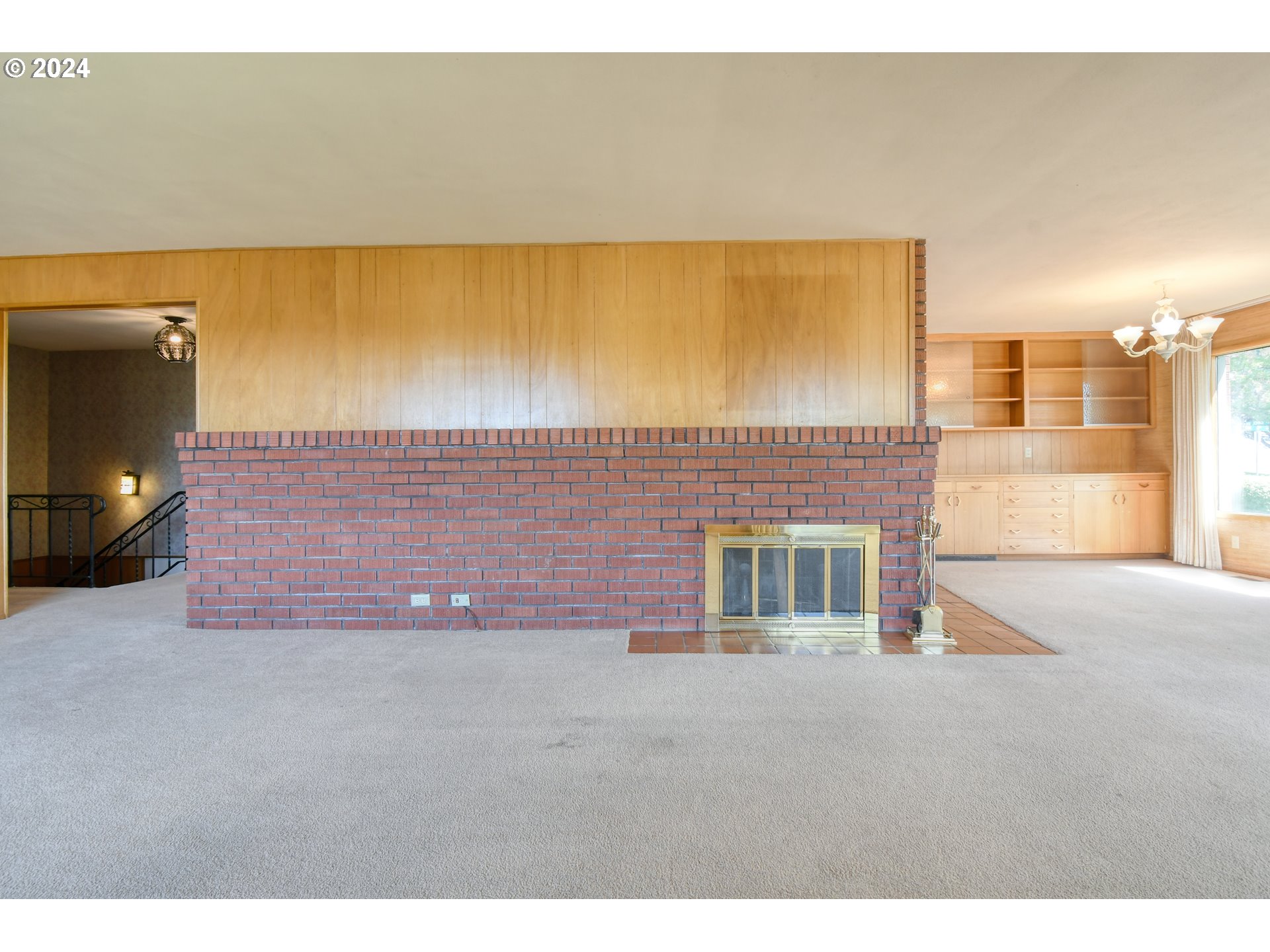 405 Northwest Johns Lane Pendleton, OR 97801 - Photo 10 of 48 a room with a couch