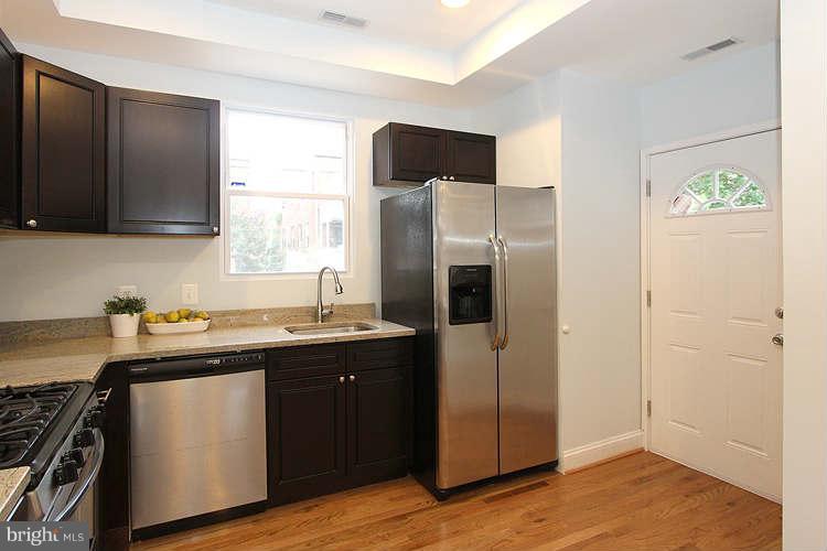 614 Roxboro Place Northwest Washington, DC 20011 - Photo 14 of 30 Kitchen
