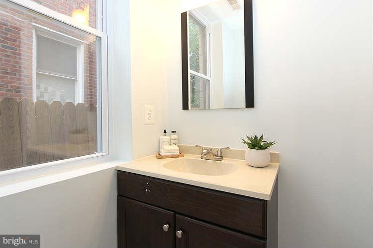 614 Roxboro Place Northwest Washington, DC 20011 - Photo 18 of 30 Bath
