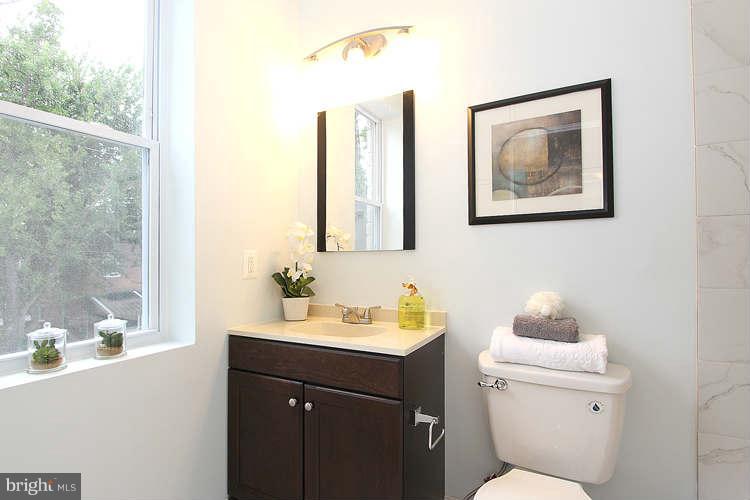 614 Roxboro Place Northwest Washington, DC 20011 - Photo 24 of 30 Bath