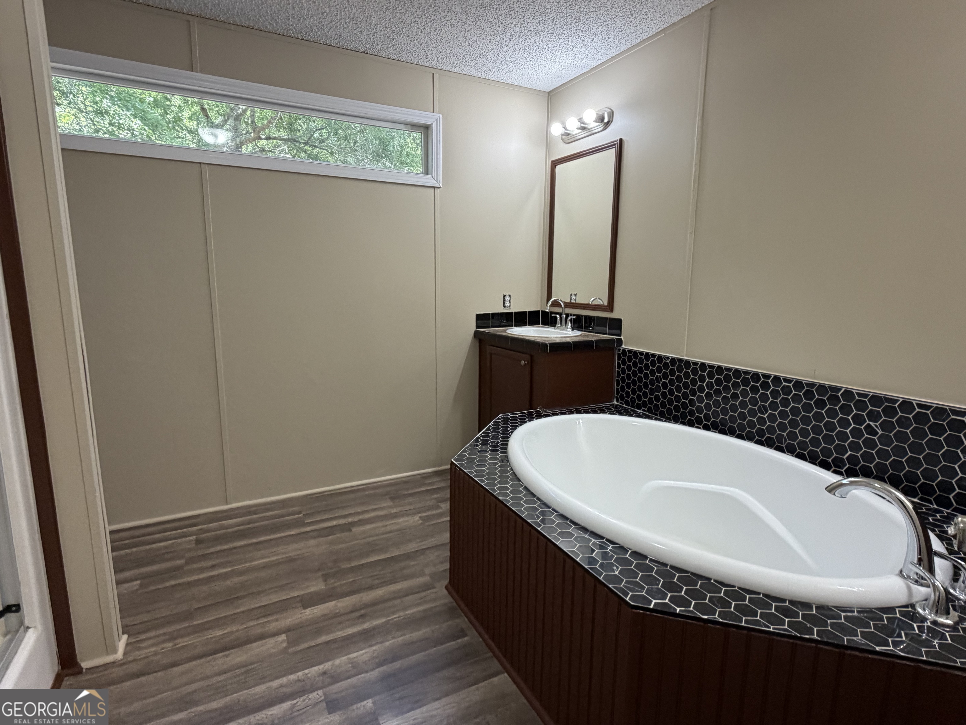 2 Buckboard Trail Jesup, GA 31546 - Photo 20 of 39 a bathroom with a bathtub and a sink