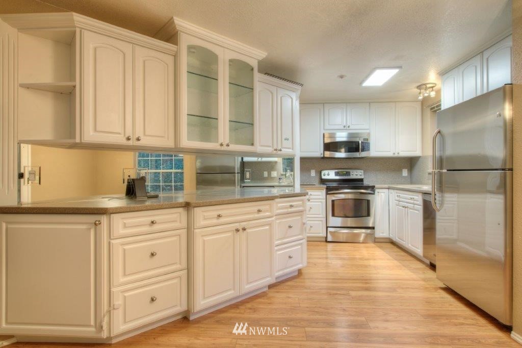 8653 Avondale Road Northeast, Unit B104 Redmond, WA 98052 - Photo 3 of 13 Gallery Image 3