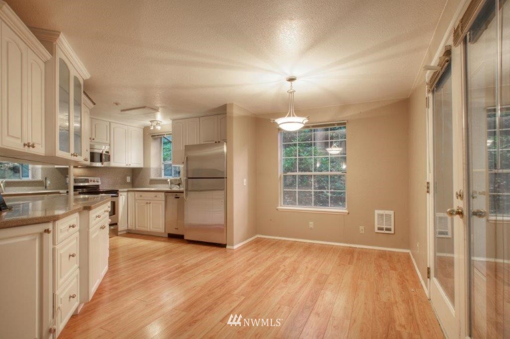 8653 Avondale Road Northeast, Unit B104 Redmond, WA 98052 - Photo 4 of 13 Gallery Image 4