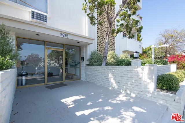 $1,995 | 5935 Chula Vista Way, Unit 103, Los Angeles, CA 90068