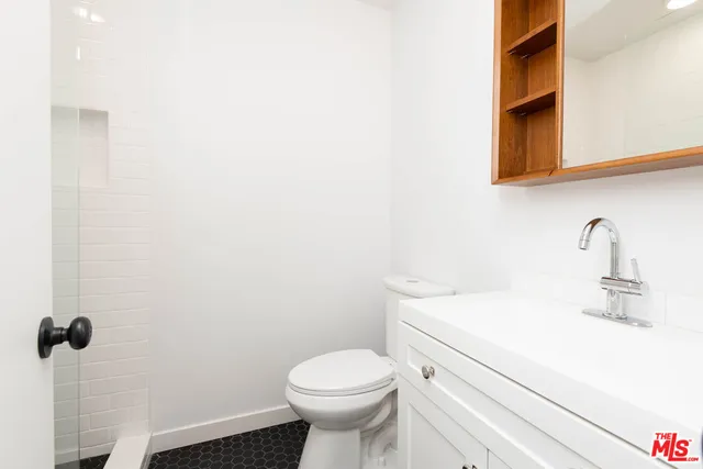 $1,995 | 5935 Chula Vista Way, Unit 103, Los Angeles, CA 90068