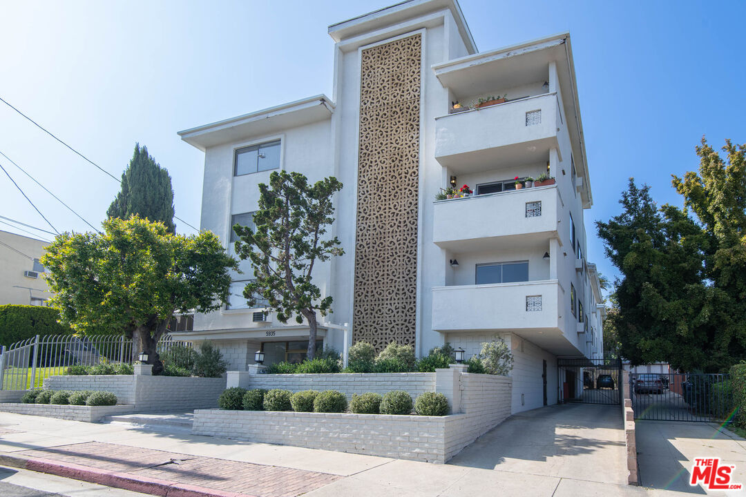 5935 Chula Vista Way, Unit 103 Los Angeles, CA 90068 - Photo 9 of 12 front view of a house with a yard