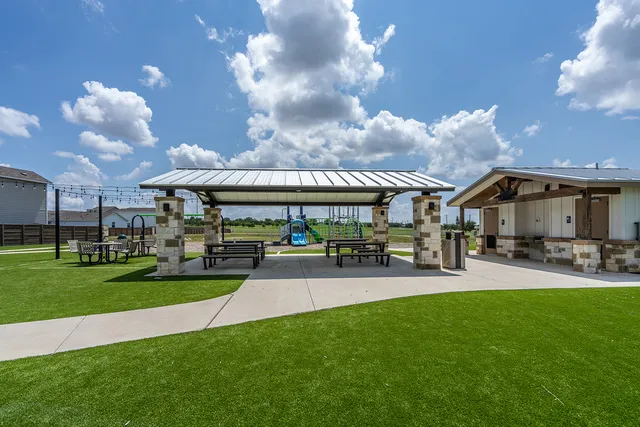 $2,575 | 120 Paria Court, Jarrell, TX 76537