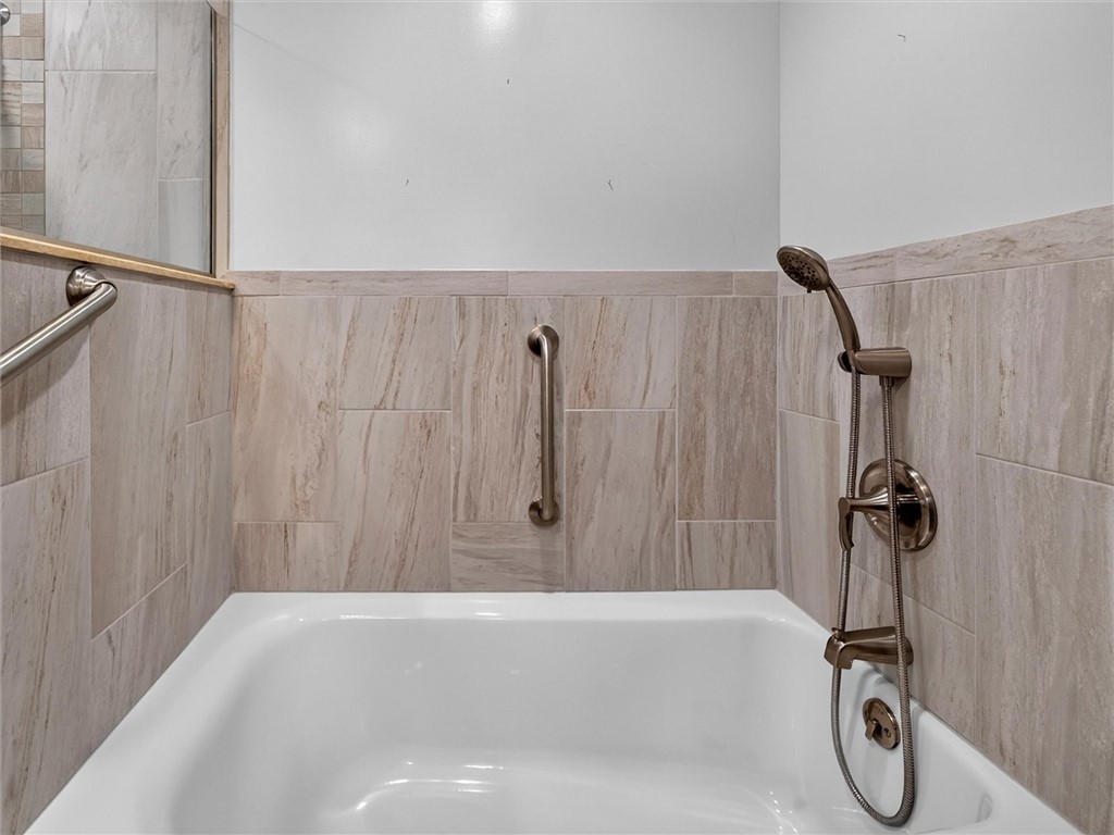 6 Far View Hills Road Brighton, NY 14620 - Photo 29 of 49 Tub