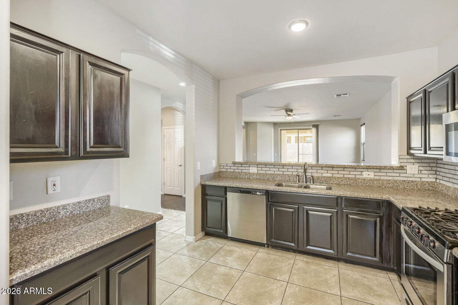 2625 West Beverly Road Phoenix, AZ 85041 - Photo 14 of 29 2625 W Beverly Rd - Web Quality - 014 -