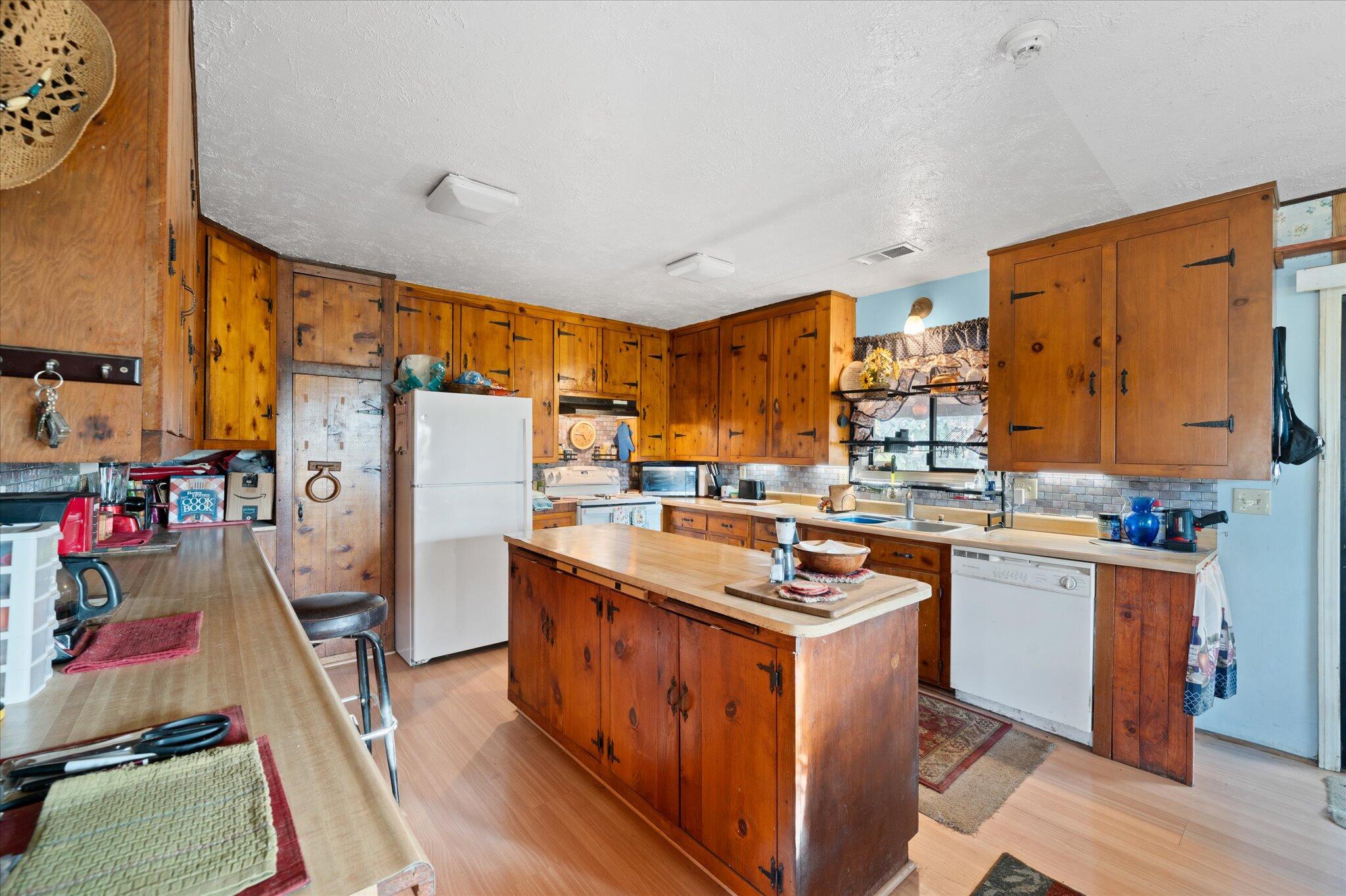 18750 Basler Road Cottonwood, CA 96022 - Photo 11 of 57 Kitchen