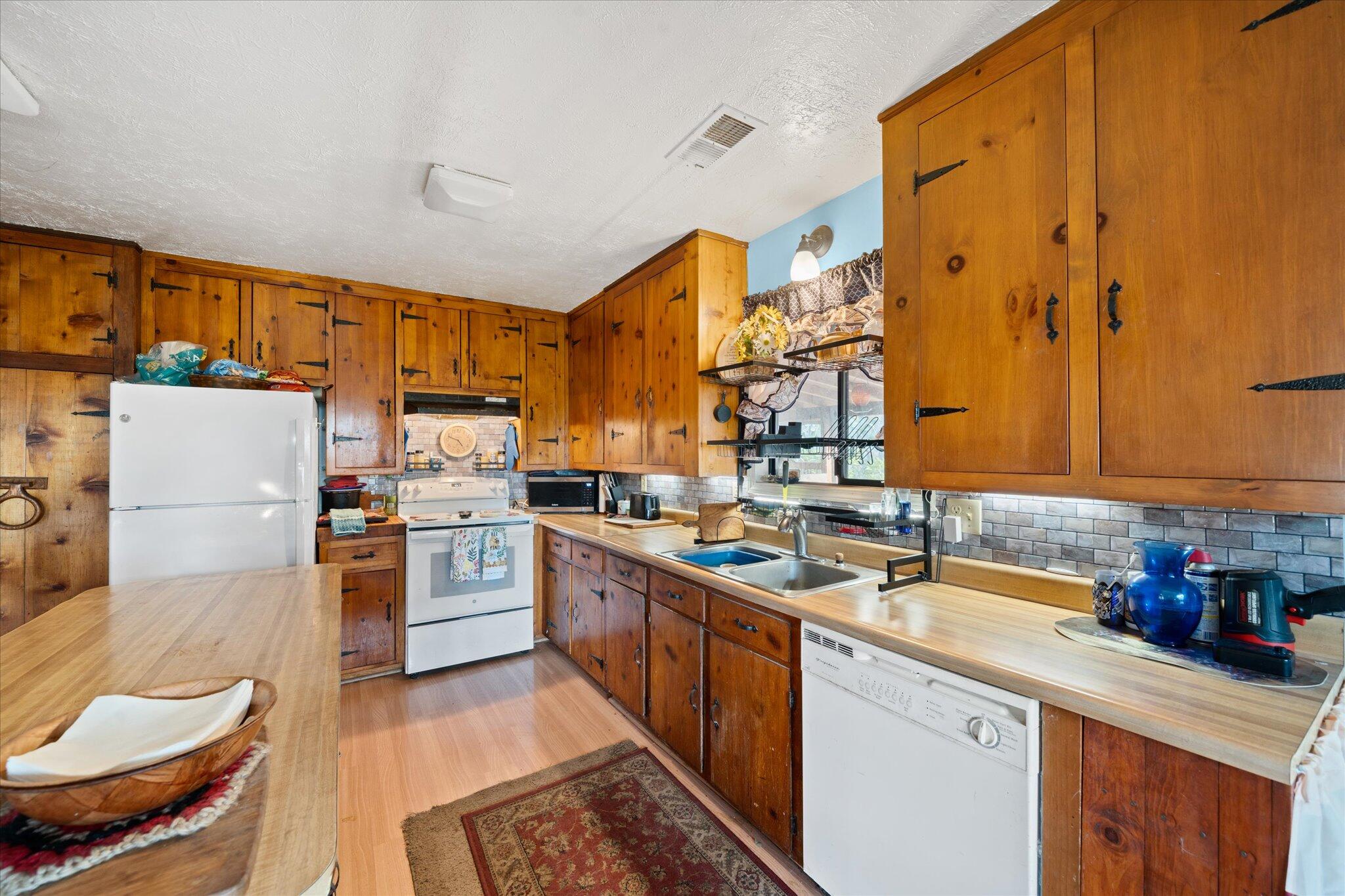 18750 Basler Road Cottonwood, CA 96022 - Photo 12 of 57 Kitchen