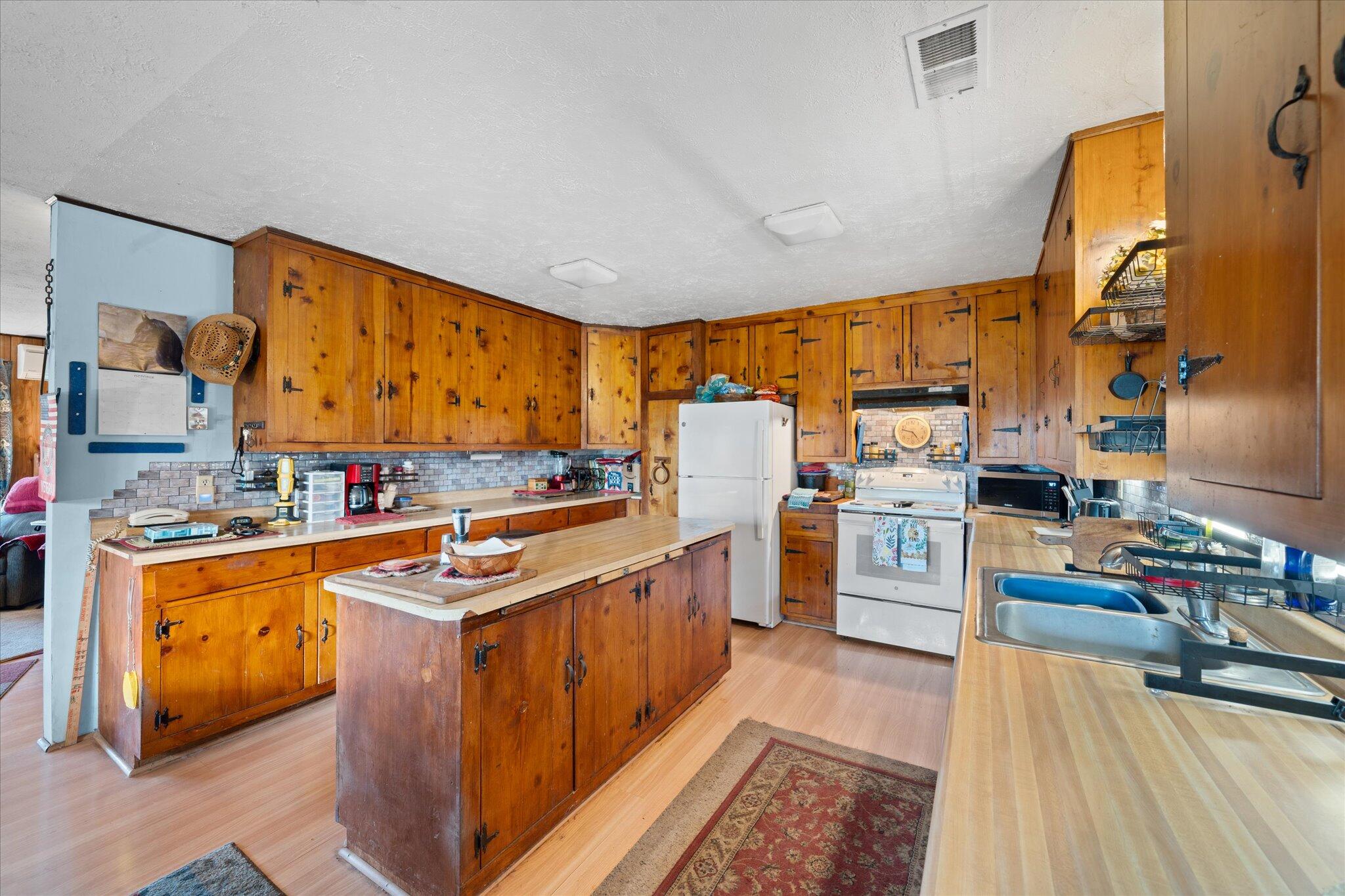 18750 Basler Road Cottonwood, CA 96022 - Photo 13 of 57 Kitchen