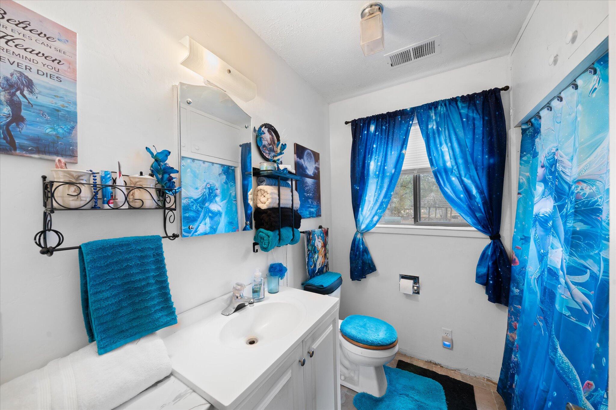 18750 Basler Road Cottonwood, CA 96022 - Photo 20 of 57 Hall Bathroom