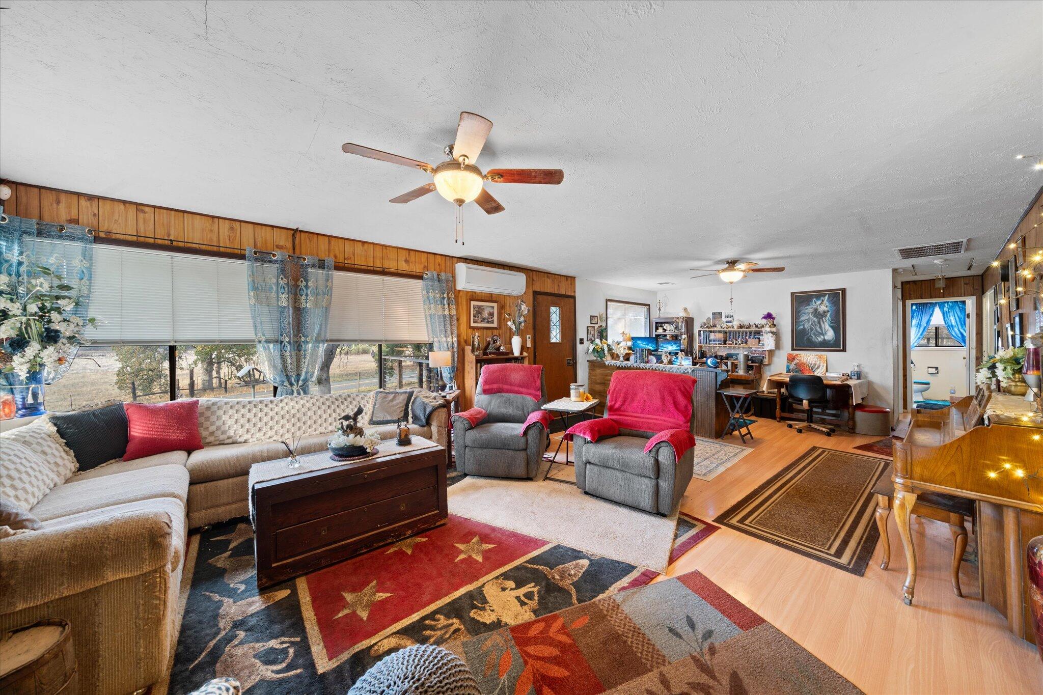 18750 Basler Road Cottonwood, CA 96022 - Photo 6 of 57 Living Room