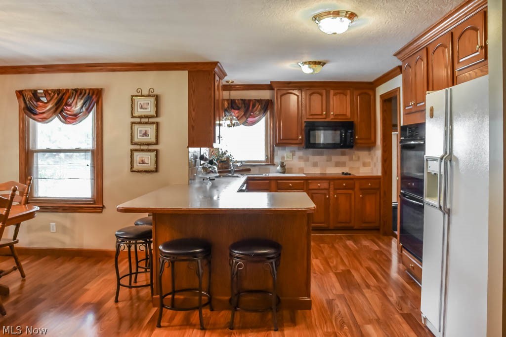 306 Everhard Road Southwest North Canton, OH 44709 - Photo 4 of 35 Neutral, applianced kitchen with a breakfast bar.