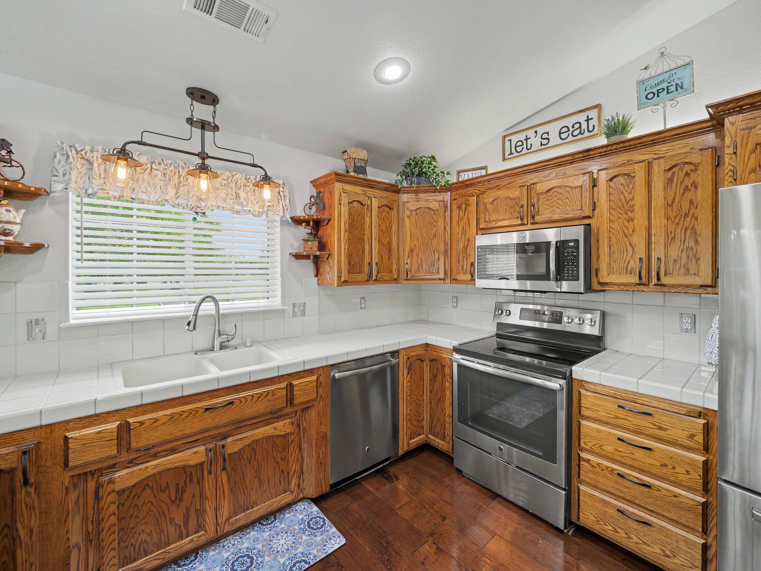 7008 Beatie Road Anderson, CA 96007 - Photo 13 of 42 P1003844