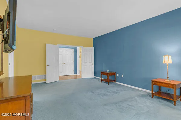 a view of a livingroom with furniture