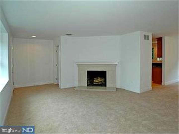 1519 Warner Road Abington, PA 19046 - Photo 7 of 16 Living Room
