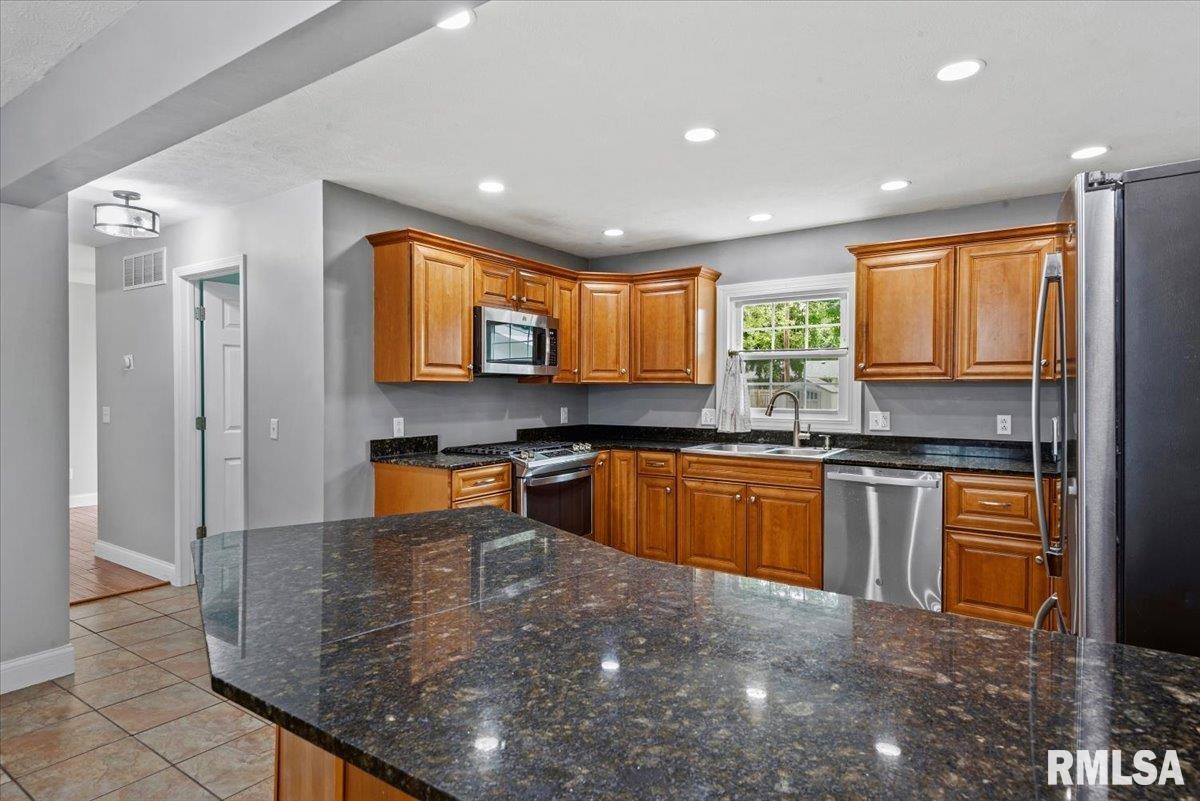 639 Deerfield Road Chatham, IL 62629 - Photo 13 of 43