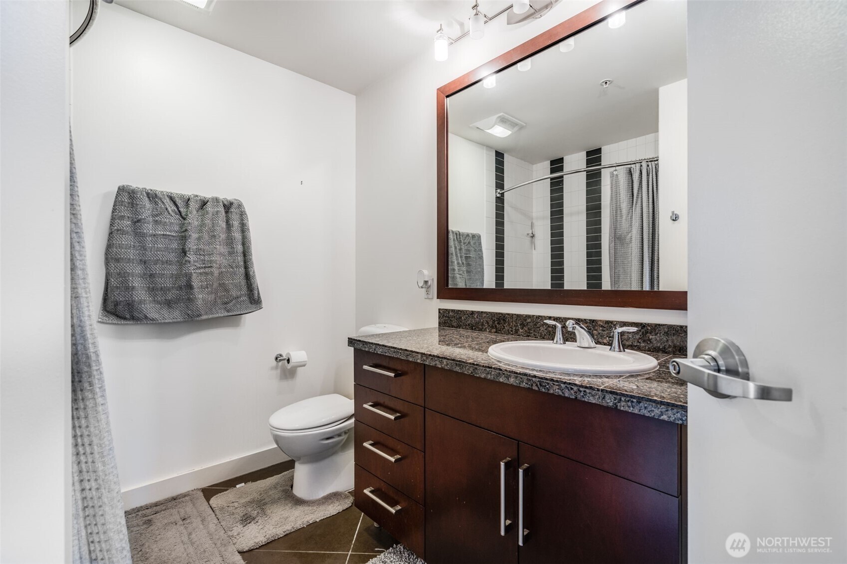 910 Lenora Street, Unit S1203 Seattle, WA 98121 - Photo 20 of 38