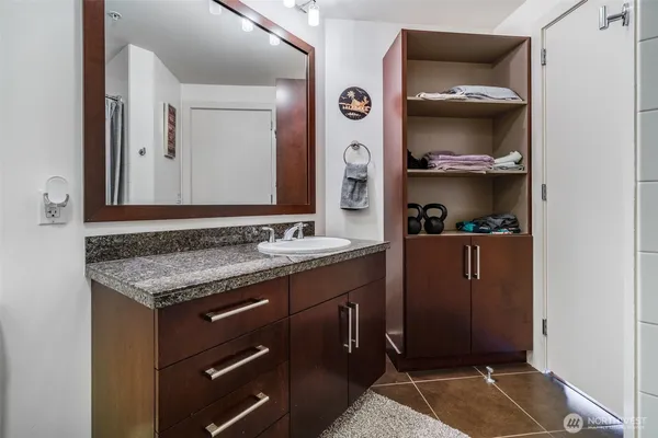 $3,100 | 910 Lenora Street, Unit S1203, Seattle, WA 98121