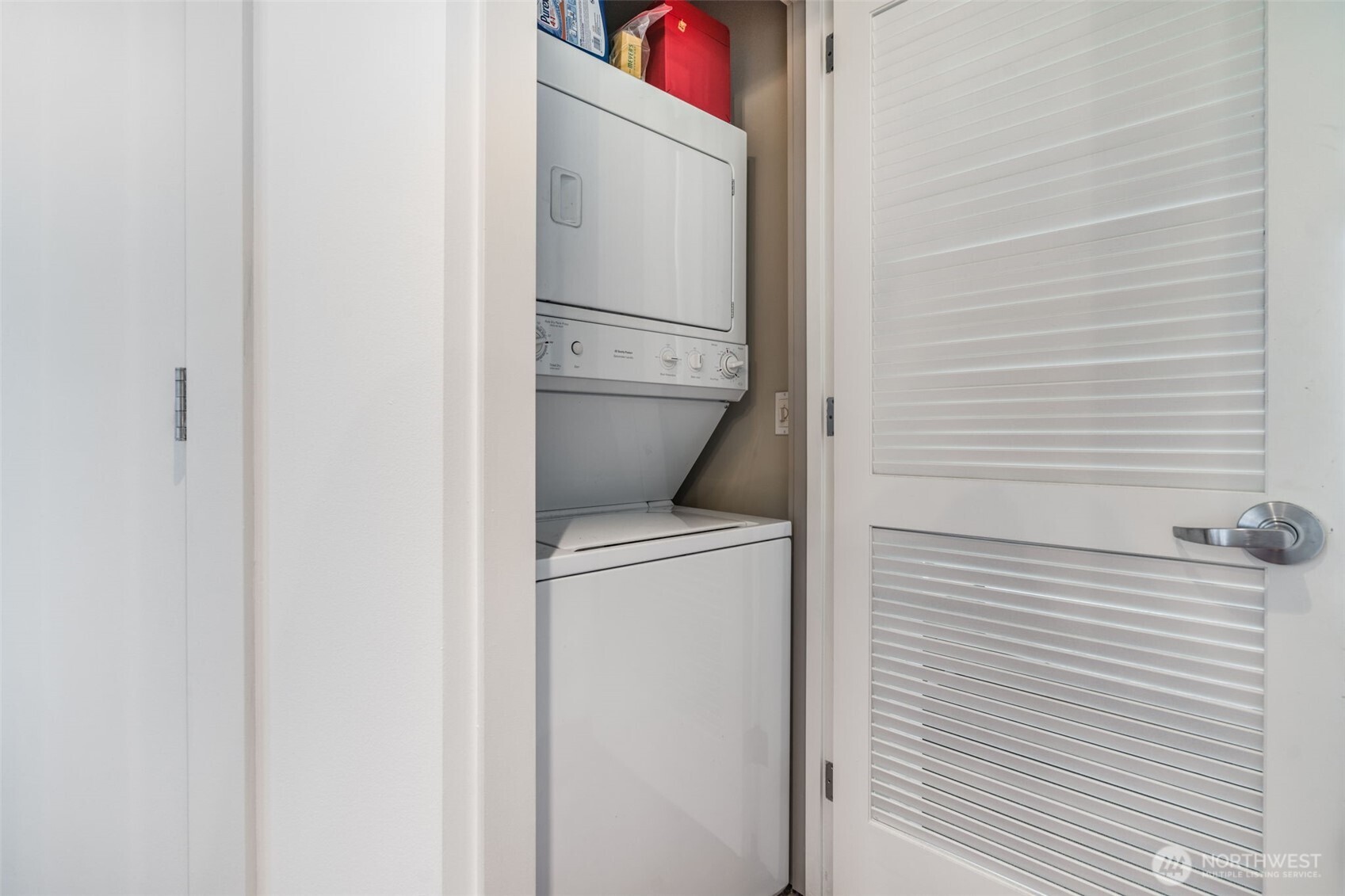 910 Lenora Street, Unit S1203 Seattle, WA 98121 - Photo 23 of 38