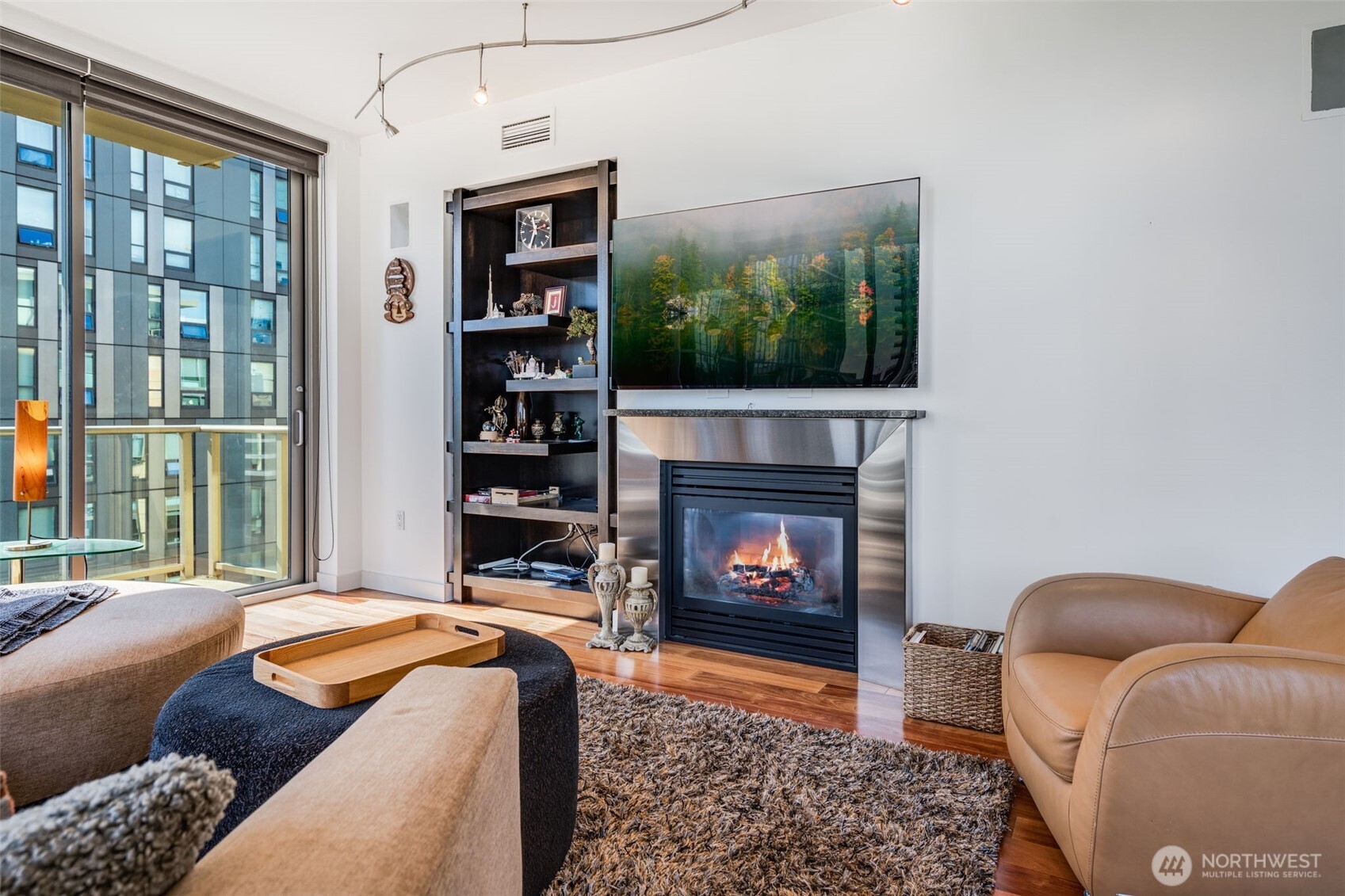 910 Lenora Street, Unit S1203 Seattle, WA 98121 - Photo 3 of 38